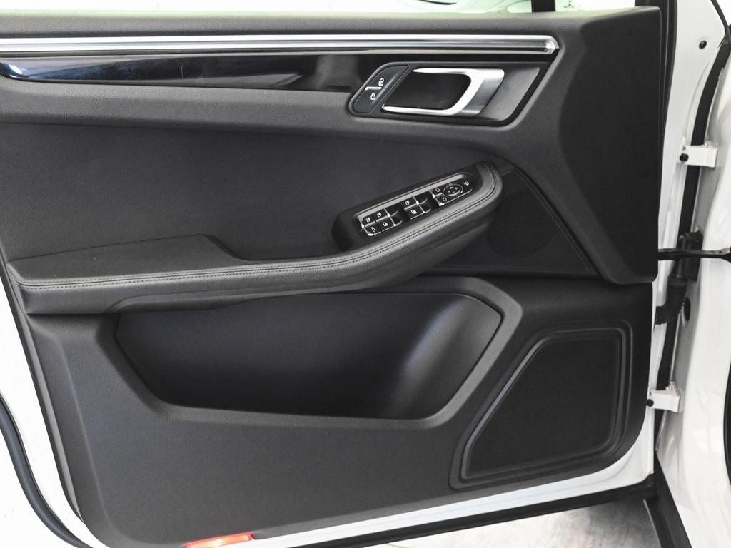 Used 2023 Porsche Macan AWD/4WD image 7