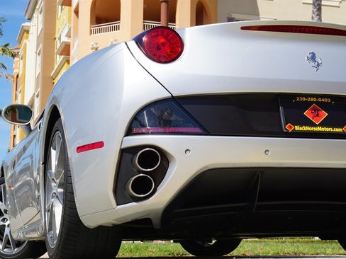 Used 2011 Ferrari California image 42