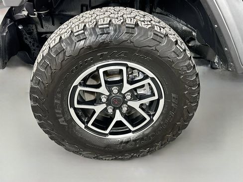 Used 2025 Jeep Wrangler Unlimited Rubicon w/ Convenience Group AWD/4WD image 30