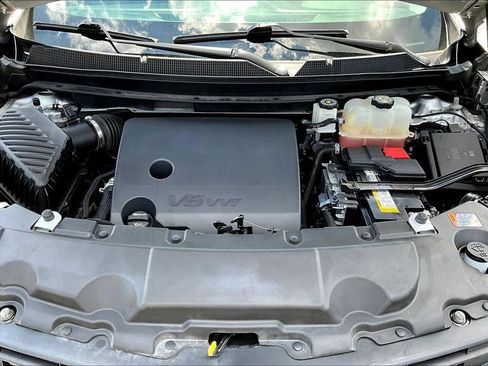 Used 2021 Chevrolet Traverse LS FWD image 33