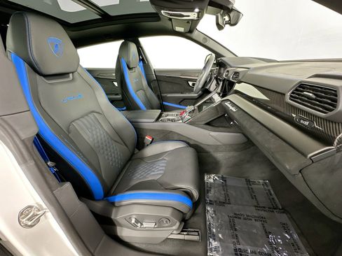 Used 2024 Lamborghini Urus Performante AWD/4WD image 27