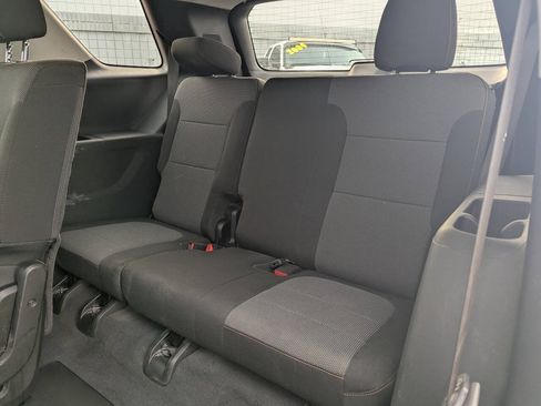 Used 2021 Chevrolet Traverse LS AWD/4WD image 19