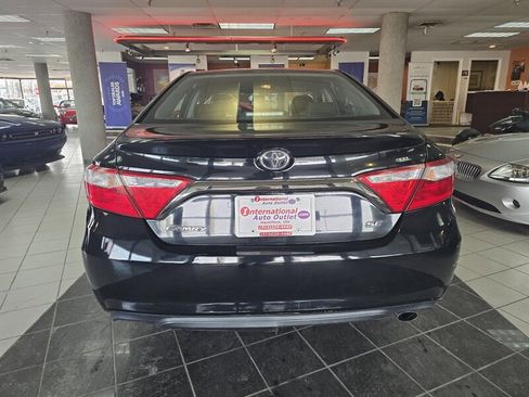 Used 2015 Toyota Camry SE image 5