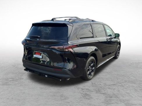 Certified 2025 Toyota Sienna XLE Woodland Edition AWD/4WD image 7
