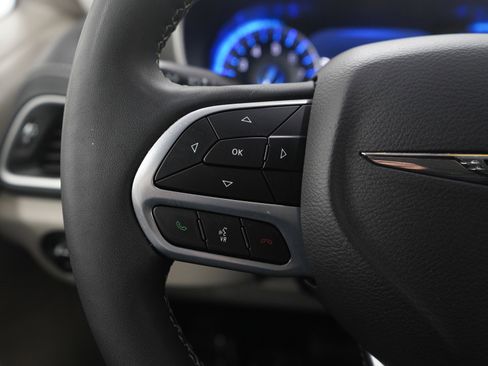 Used 2023 Chrysler Pacifica Touring-L w/ Road Tripper Package image 24