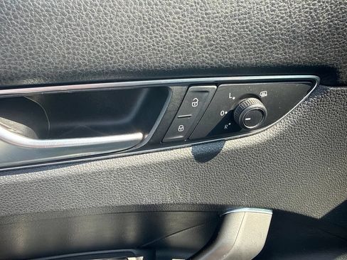 Used 2019 Volkswagen Passat 2.0T Wolfsburg FWD image 16