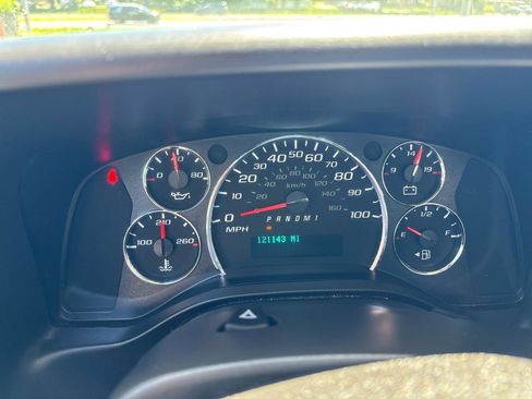 Used 2017 Chevrolet Express 2500 RWD image 19