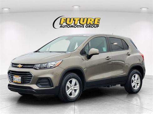 Used 2022 Chevrolet Trax LS w/ Tint and Cruise Package image 6