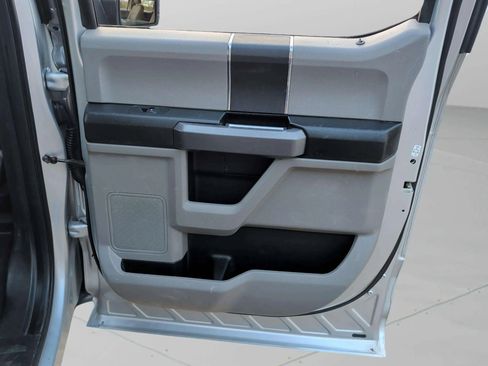 Used 2015 Ford F150 XLT image 32