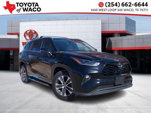 Used 2021 Toyota Highlander XLE image 1