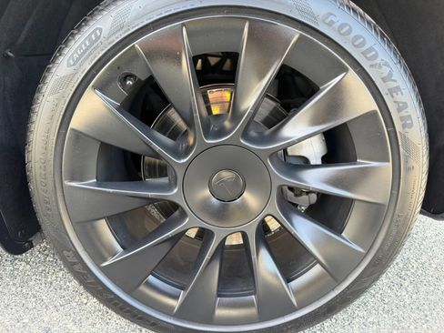 Used 2023 Tesla Model Y Long Range AWD/4WD image 25