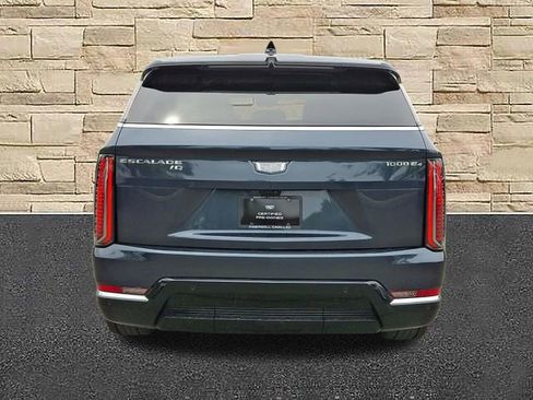 Certified 2025 Cadillac Escalade IQ Luxury 2 AWD/4WD image 3