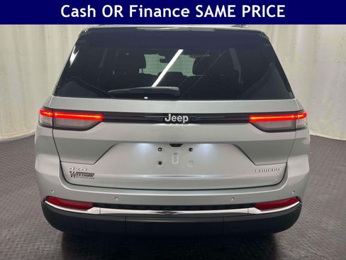 Used 2025 Jeep Grand Cherokee Laredo X w/ Luxury Tech Group I AWD/4WD image 9