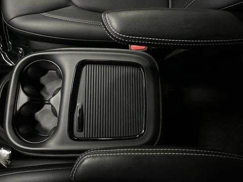 Used 2024 Chrysler Pacifica Select image 20