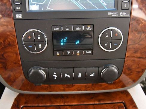 Used 2013 Chevrolet Avalanche LTZ AWD/4WD image 28