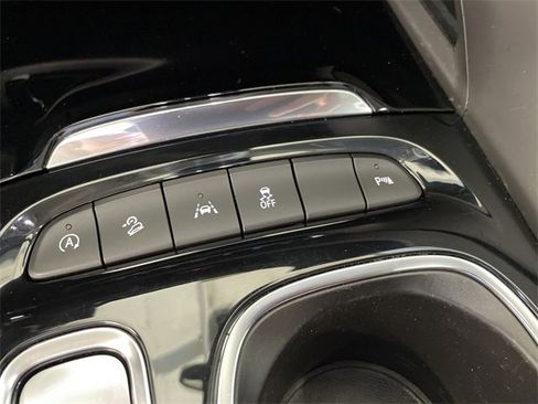 Certified 2023 Buick Envision Preferred w/ Sport Touring Package image 30