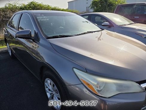 Used 2016 Toyota Camry LE FWD image 4