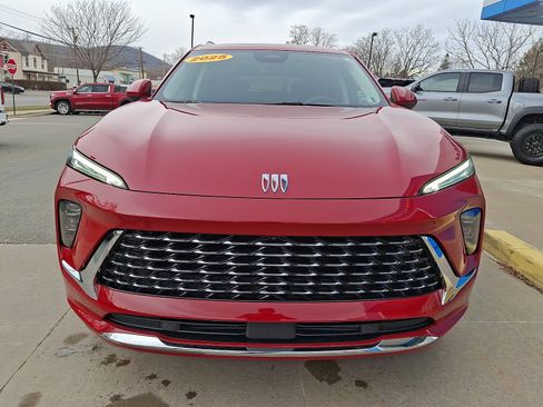 Used 2025 Buick Envision Avenir image 2