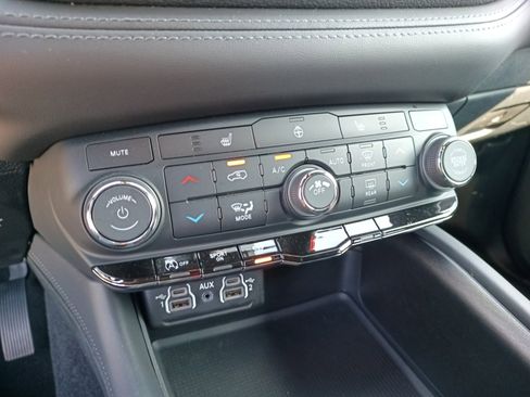 Certified 2024 Dodge Durango SXT image 16