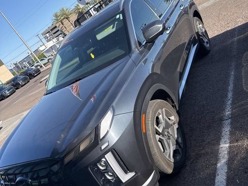 Used 2024 Hyundai Palisade SEL FWD image 2