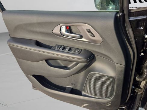 New 2026 Chrysler Pacifica Select image 12