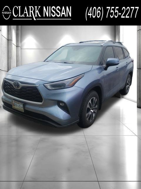 Used 2022 Toyota Highlander XLE AWD/4WD image 1