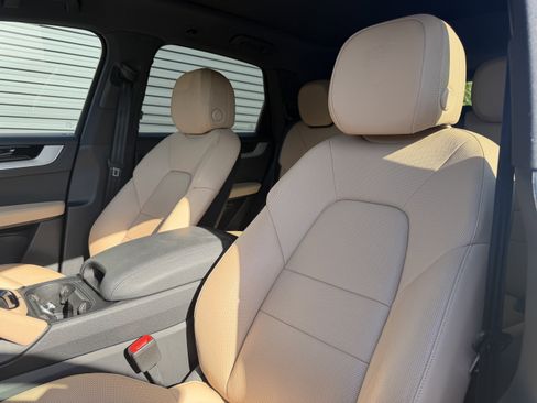 Used 2025 Porsche Cayenne image 5