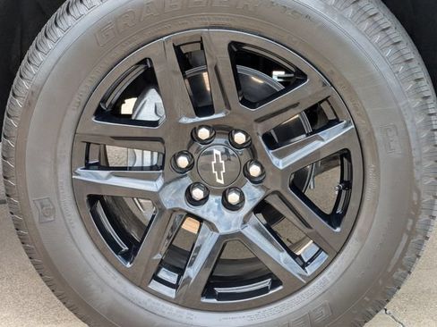Used 2026 Chevrolet Silverado 1500 Custom w/ LPO, Dark Essentials Package RWD image 11
