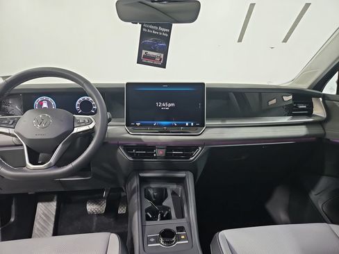 New 2026 Volkswagen Tiguan SE AWD/4WD image 17