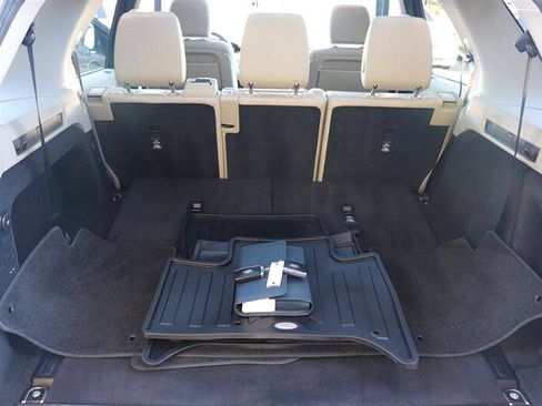 Used 2018 Land Rover Discovery SE image 44