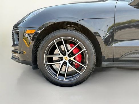 Certified 2023 Porsche Macan S AWD/4WD image 33