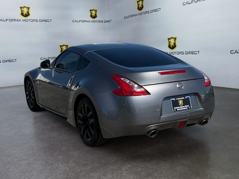 Used 2017 Nissan 370Z Coupe RWD image 3