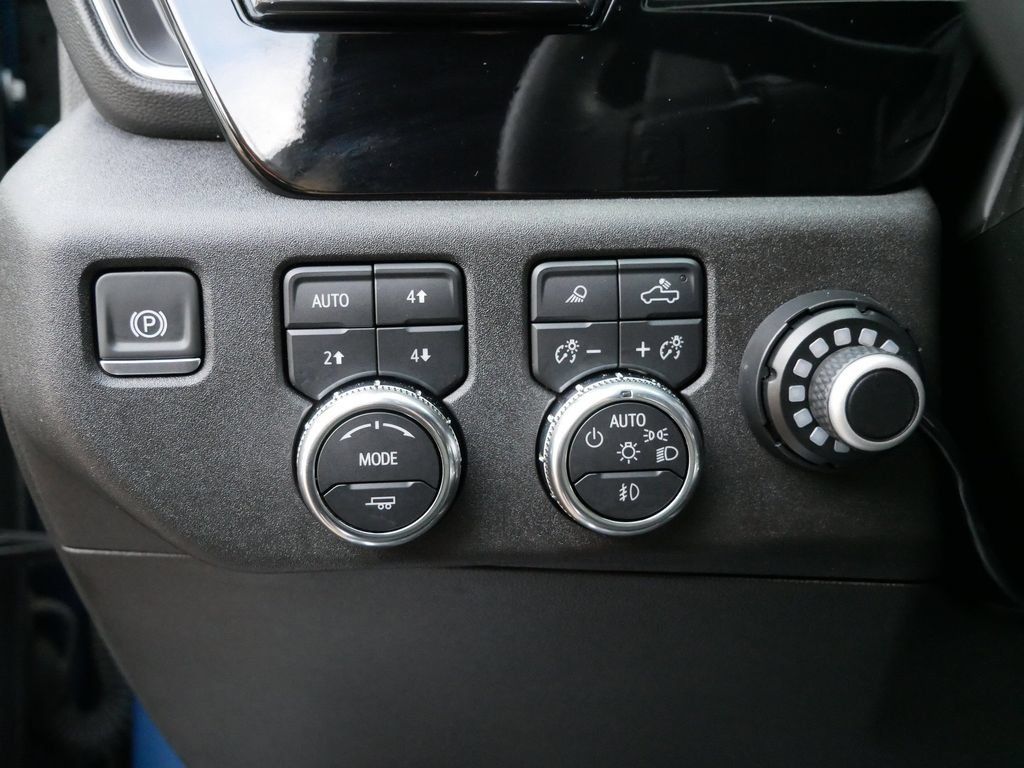 Used 2024 GMC Sierra 1500 SLT w/ SLT Premium Package AWD/4WD image 16