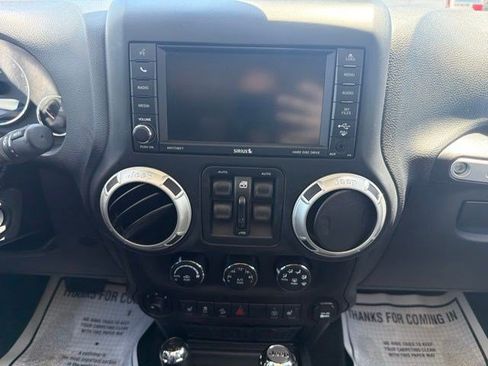 Used 2017 Jeep Wrangler Unlimited Sahara w/ Connectivity Group AWD/4WD image 21