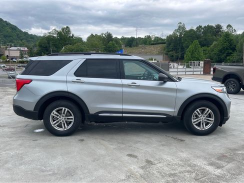 Certified 2023 Ford Explorer XLT AWD/4WD image 2