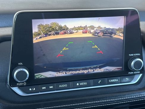 Used 2025 Nissan Rogue SV AWD/4WD image 19
