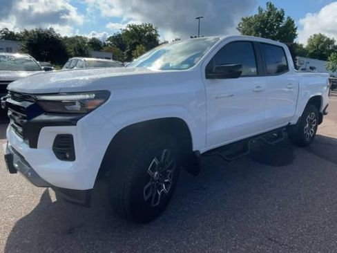 Used 2024 Chevrolet Colorado Z71 w/ Z71 Convenience Package 2 AWD/4WD image 6