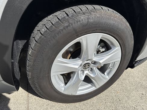 Used 2023 Toyota Highlander LE image 12