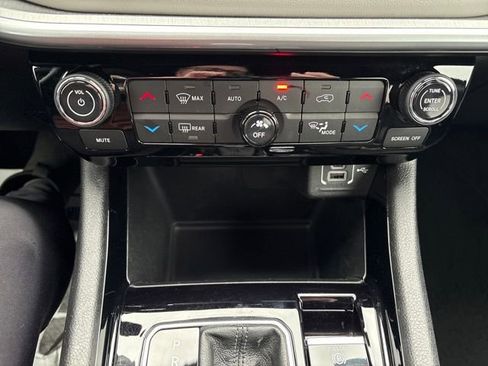 Used 2024 Jeep Compass Limited image 19