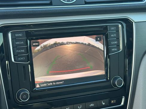 Used 2017 Volkswagen Passat 1.8T R-Line image 18