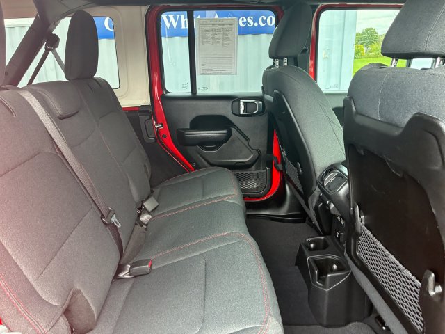Used 2025 Jeep Wrangler Unlimited Rubicon w/ Convenience Group AWD/4WD image 17