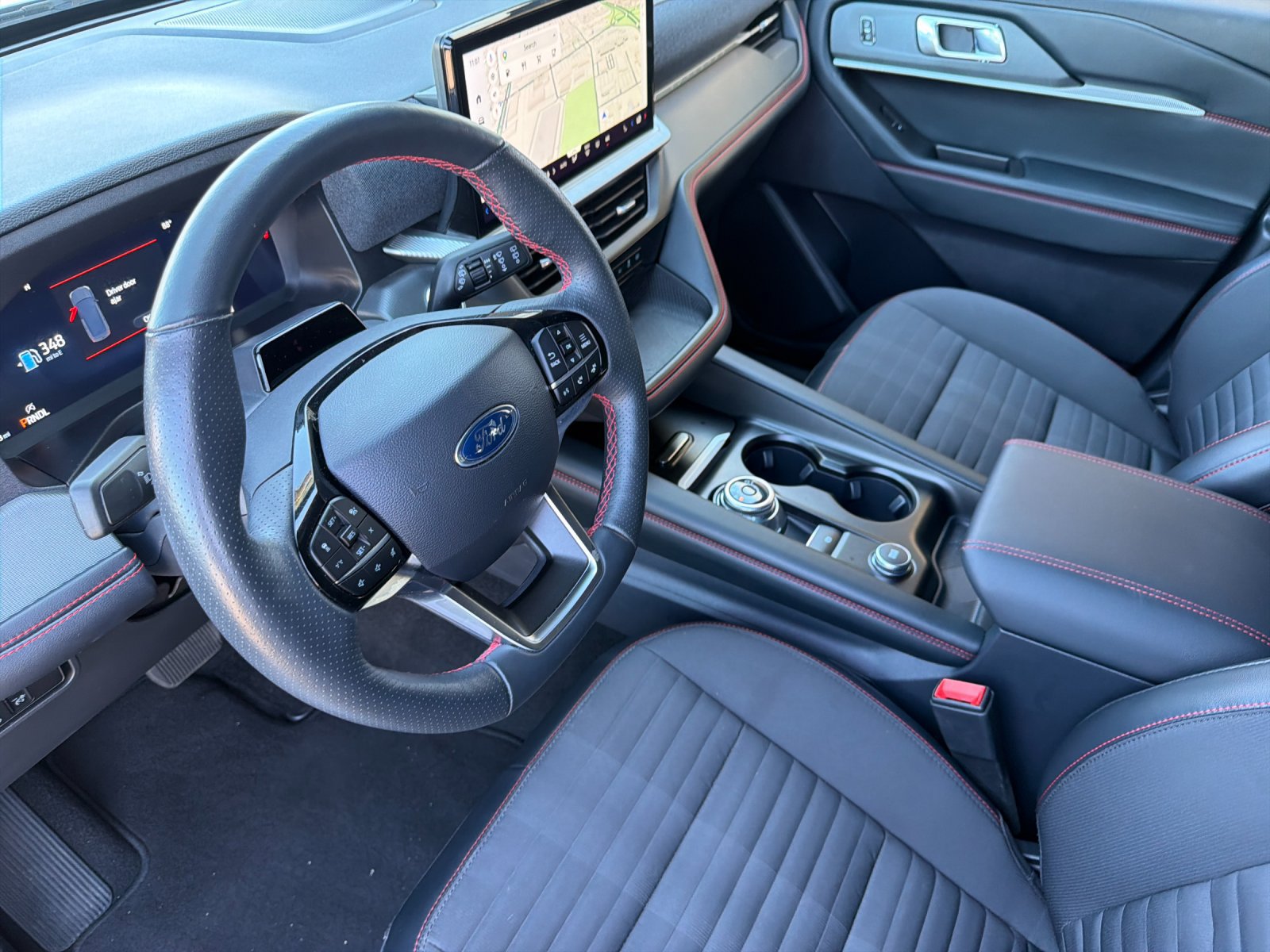 Used 2025 Ford Explorer ST-Line w/ ST-Line Street Pack AWD/4WD image 9