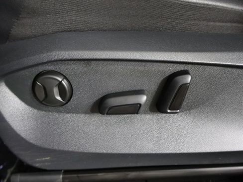 Used 2022 Volkswagen Tiguan SE FWD image 32