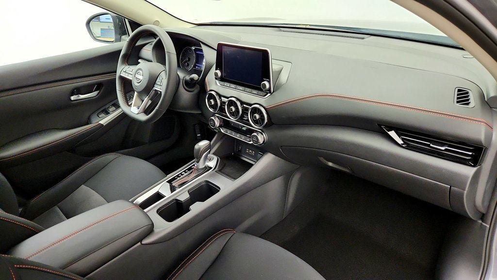 Used 2025 Nissan Sentra SR FWD image 23