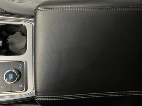 Used 2021 Ford Explorer XLT w/ XLT Sport Appearance Package image 19