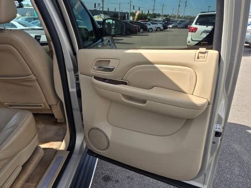 Used 2009 Cadillac Escalade ESV AWD image 28
