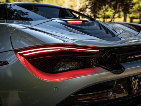 Used 2021 McLaren 720S Performance RWD image 39