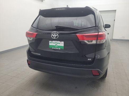 Used 2018 Toyota Highlander SE image 7