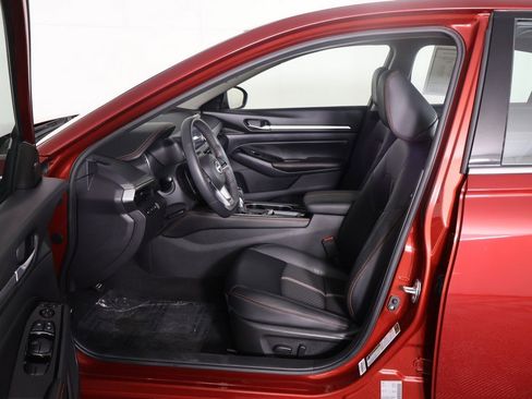 Used 2024 Nissan Altima 2.5 SR image 25