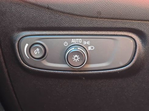 Used 2018 Chevrolet Equinox LS FWD image 24